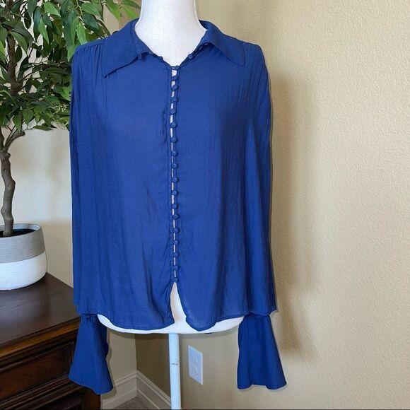 Free People Blue Button Down Pleated Back Long Sleeve Blouse Top Small - Picture 1 of 4
